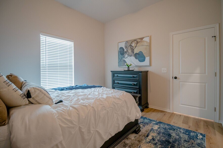 More Photos Of 20048 County Road 4118 Rd, Lindale Apartments For Sale