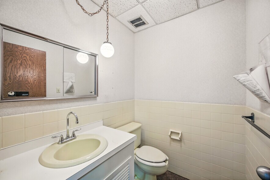 More Photos Of 2000 Green St, Farrell Medical For Lease