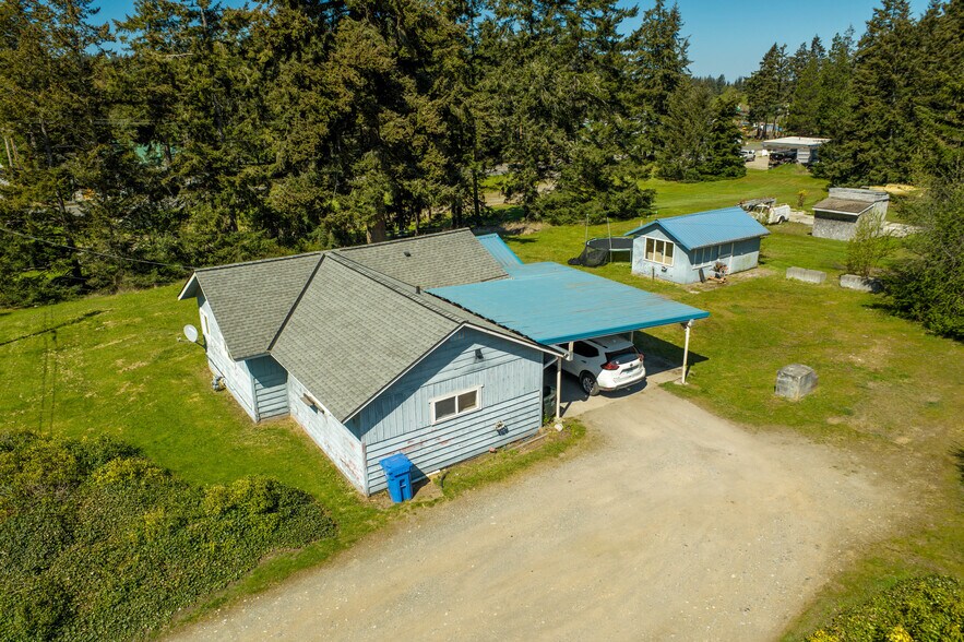 More Photos Of 900 NE 24th Ln, Oak Harbor Service For Sale