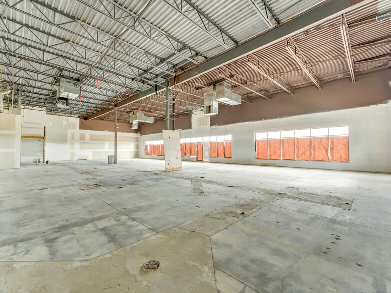 More Photos Of 2440 Division Ave NW, Medicine Hat Unknown For Lease