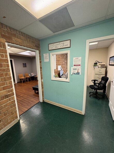 More Photos Of 1539 Parental Home Rd, Jacksonville Medical For Lease