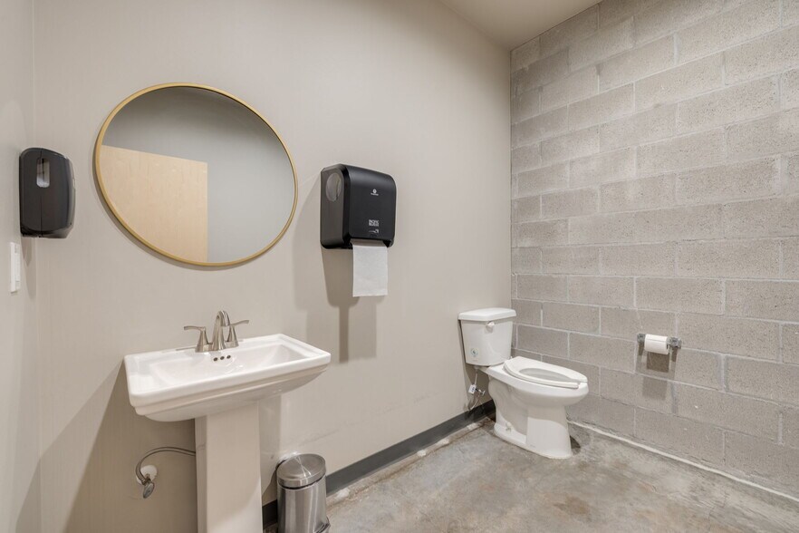 More Photos Of 1804 NW 16th St, Oklahoma City Office For Lease