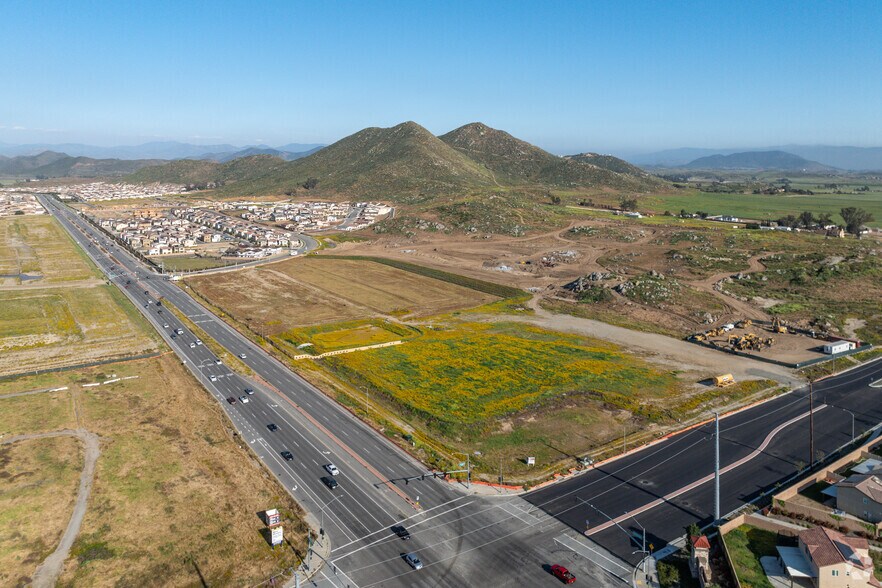 More Photos Of SEC Domenigoni Rd & Leon Rd, Winchester General Retail For Lease