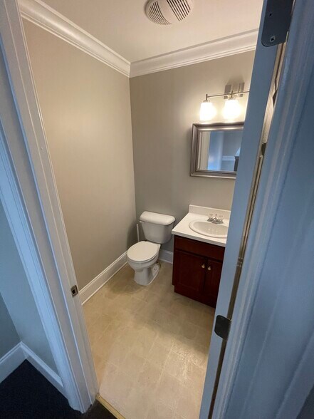 More Photos Of 2719 Graves Dr, Goldsboro Office For Lease