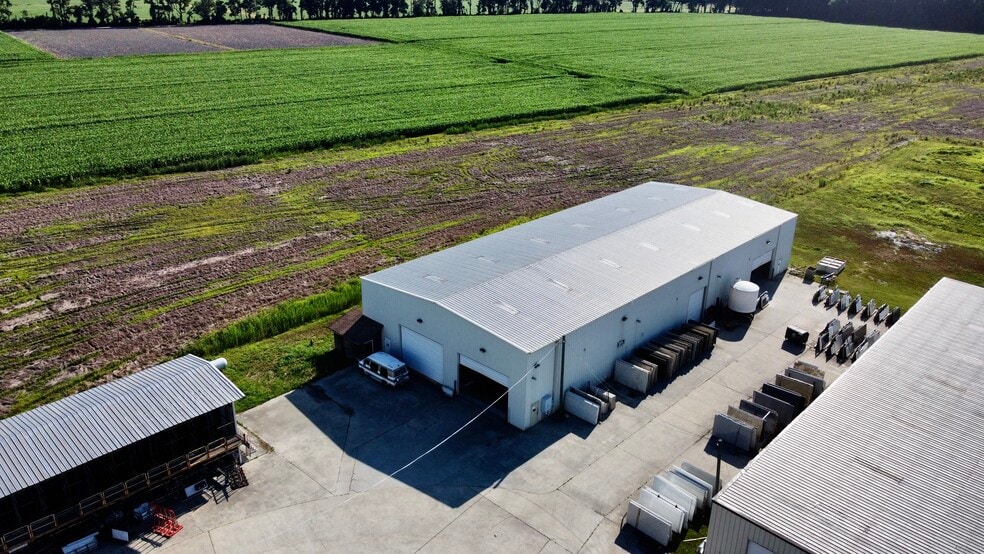 More Photos Of 132-136 Woodworkers Ct, Chesapeake Manufacturing For Lease