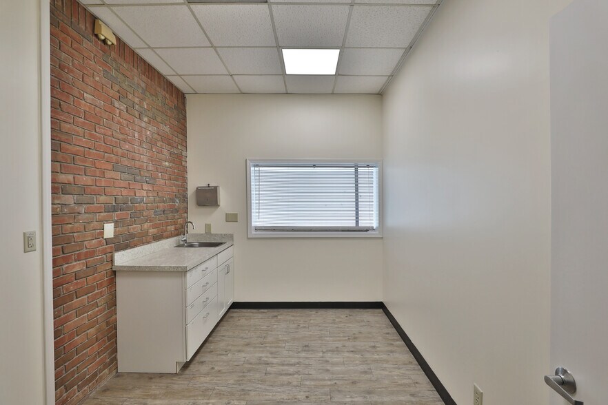 More Photos Of 1600 Sheridan Dr, Lancaster Medical For Sale