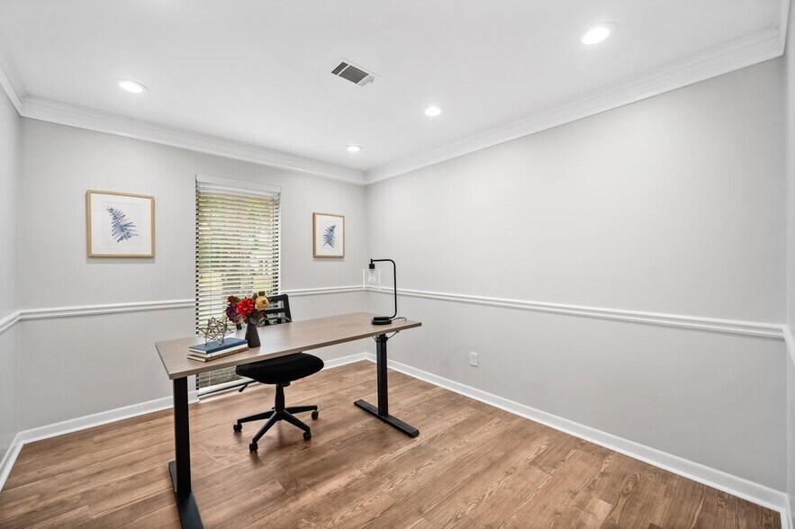 More Photos Of 600 Houze Way, Roswell Medical For Lease
