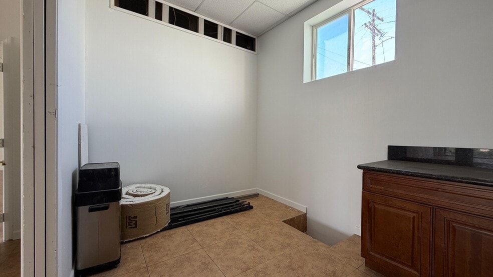 More Photos Of 560 El Cajon Blvd, El Cajon Storefront For Lease