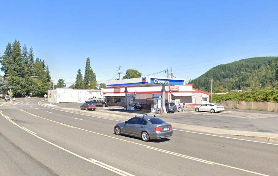 Primary Photo Of 260 E Columbia River Hwy, Clatskanie Service Station For Sale