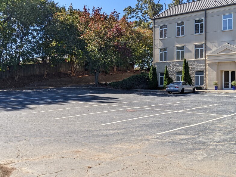 More Photos Of 249 Williamson Rd, Mooresville Medical For Lease