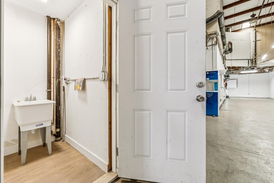 More Photos Of 2250 Jerrold Ave, San Francisco Warehouse For Sale