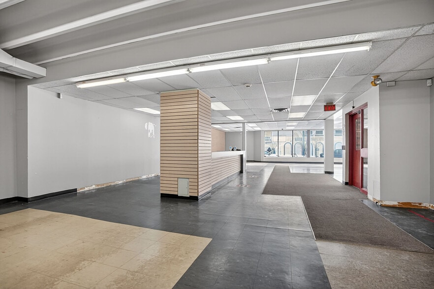 More Photos Of 812 Dundas St, London Freestanding For Sale