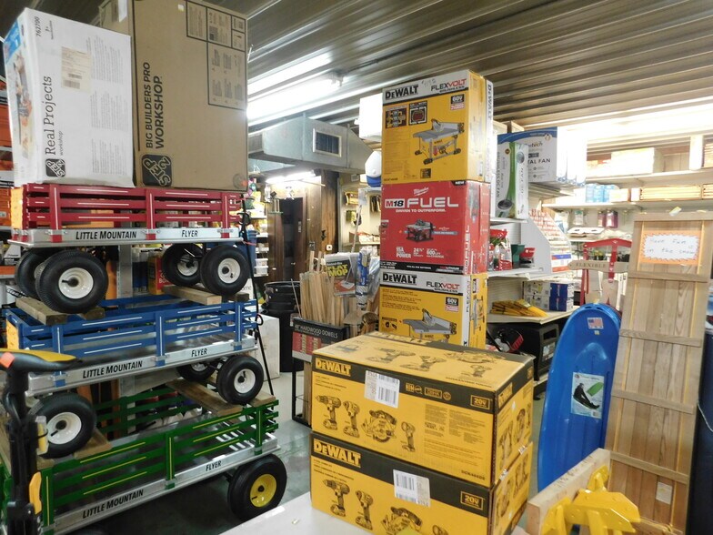 More Photos Of 2086 E US Highway 36, Rockville Convenience Store For Sale