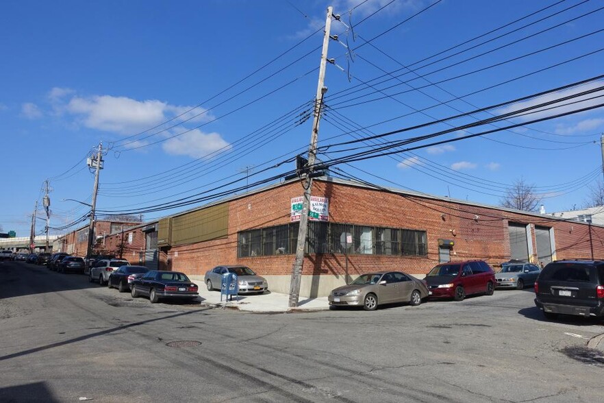 Primary Photo Of 5825 52nd Ave, Woodside Warehouse For Lease