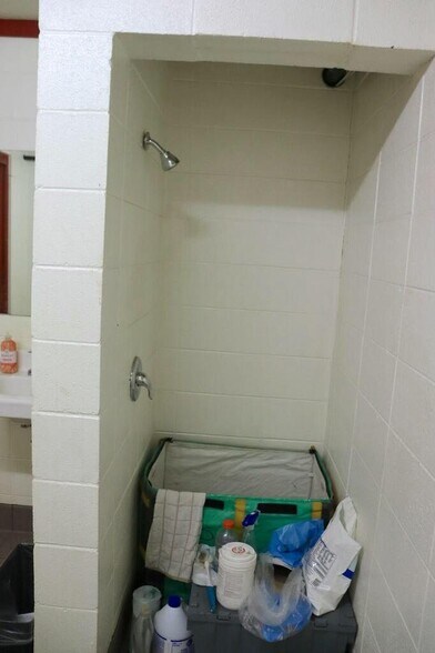 More Photos Of 1301 Industrial Park Rd, Mountain Grove Warehouse For Sale