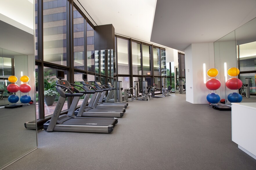 More Photos Of 1300 N 17th St, Arlington Office For Lease