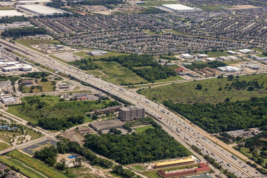 More Photos Of 13401 N I-45, Houston Office For Sale
