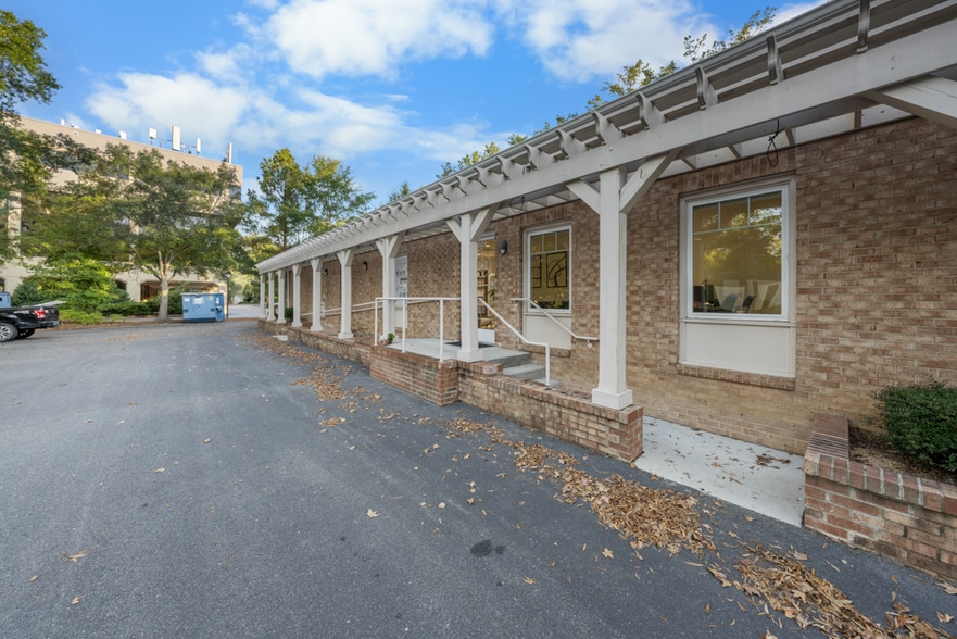 More Photos Of 861 Willow Dr, Chapel Hill Medical For Lease