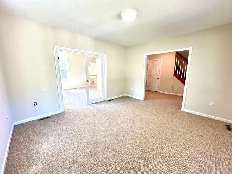 More Photos Of 90 S Main St, East Windsor Office For Sale