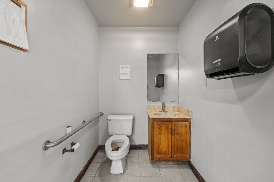 More Photos Of 2245 A Air Park Dr, Burlington Warehouse For Lease