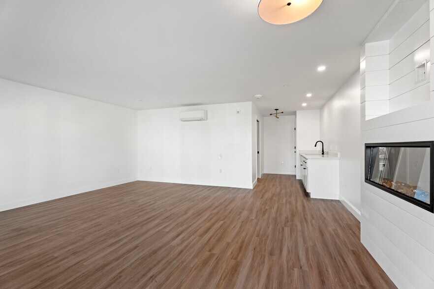 More Photos Of 44 Williams Ave, Mystic General Retail For Sale