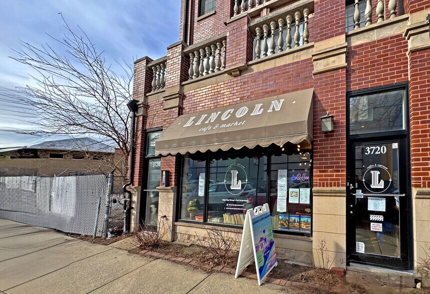 More Photos Of 3720-3722 N Lincoln Ave, Chicago Apartments For Sale