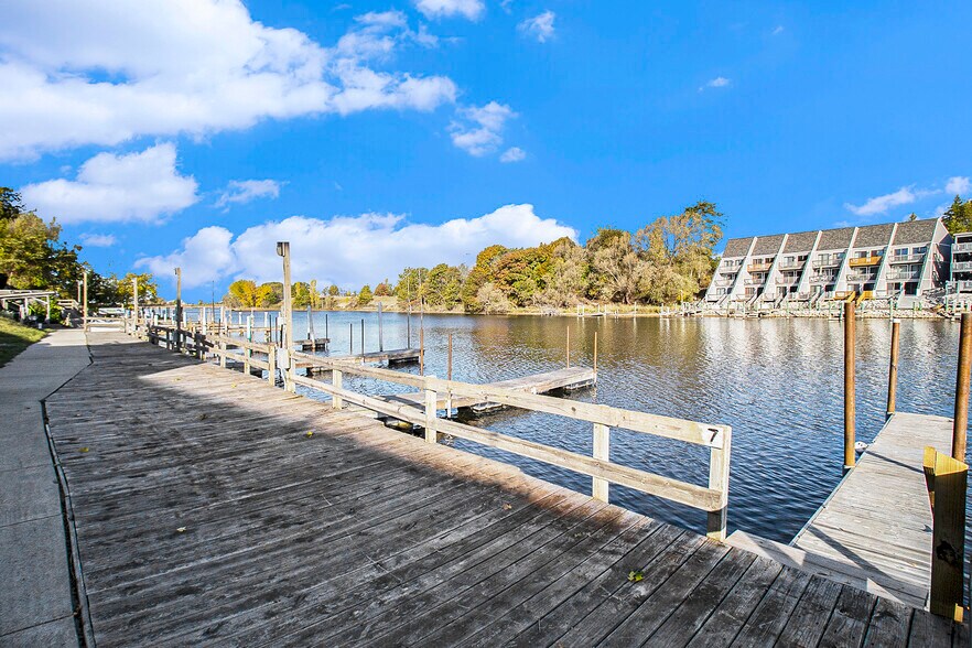 More Photos Of 520 Water St, Manistee Hotel For Sale