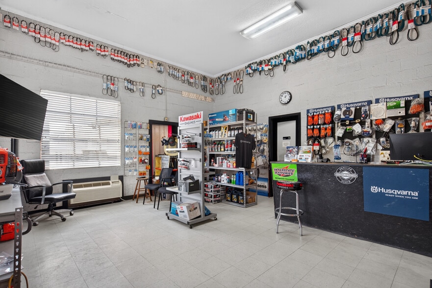 More Photos Of 217 Main St, Pine Mountain General Retail For Sale
