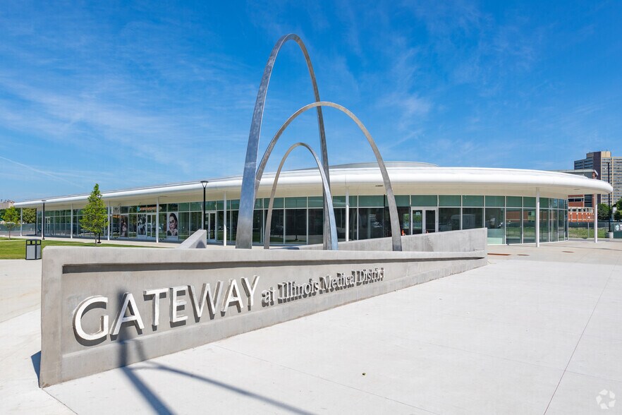 More Photos Of 2020 Ogden Ave, Chicago Storefront For Lease