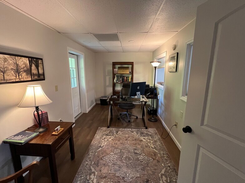 More Photos Of 1522 Oakhurst Dr, Charleston Office For Sale