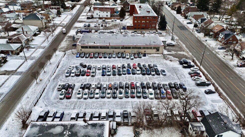 More Photos Of 188 Park Rd S, Oshawa Service For Sale