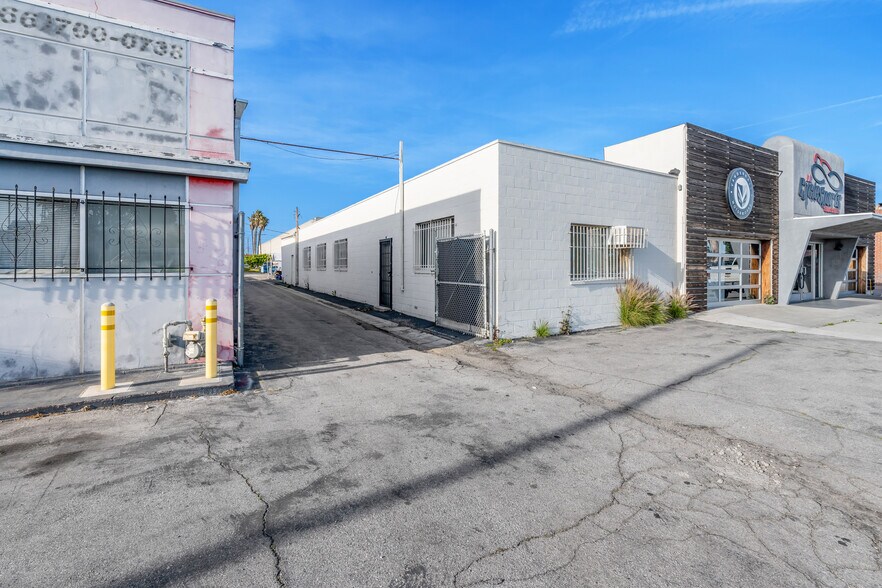 More Photos Of 821 W Olive St, Inglewood Warehouse For Lease