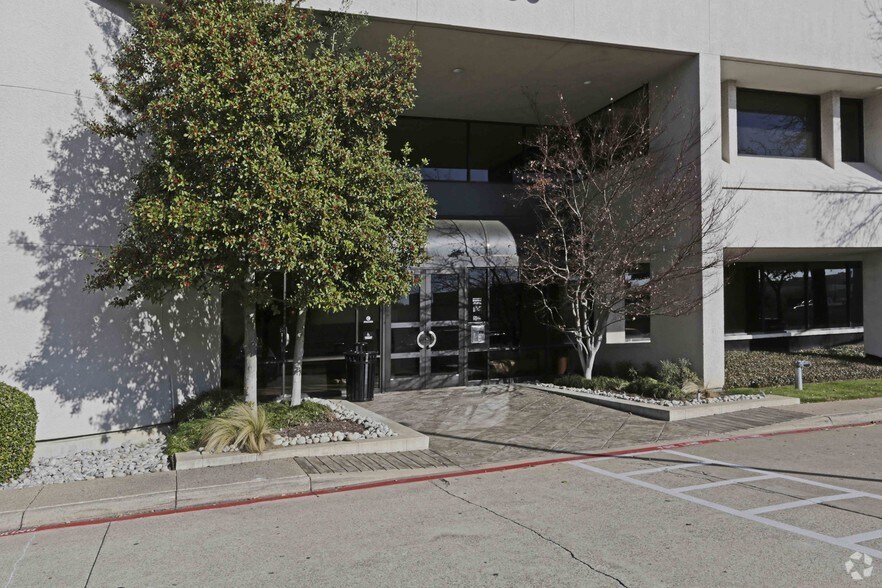 More Photos Of 17480 Dallas Pky, Dallas Office For Lease