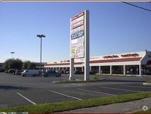 More Photos Of 5600 W Colonial Dr, Orlando General Retail For Lease