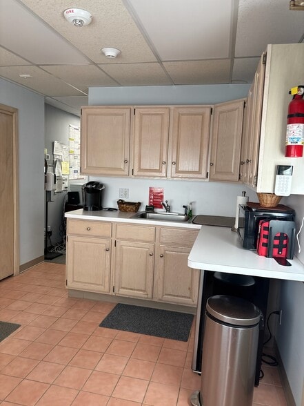 More Photos Of 321-331 Plandome Rd, Manhasset Storefront Retail Office For Lease