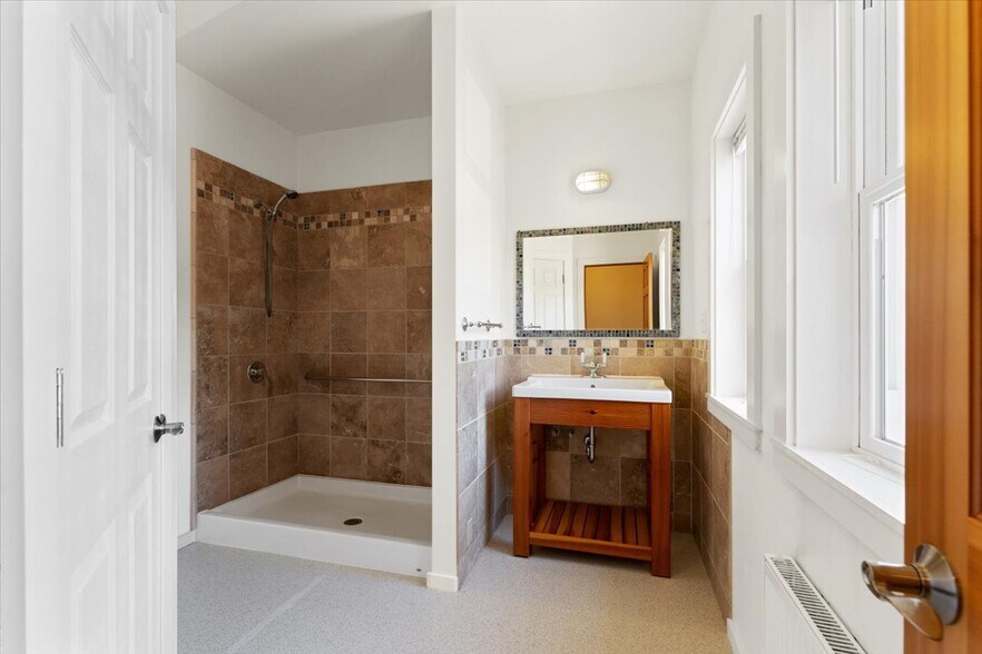 More Photos Of 829 2nd St, Mukilteo Office Residential For Sale