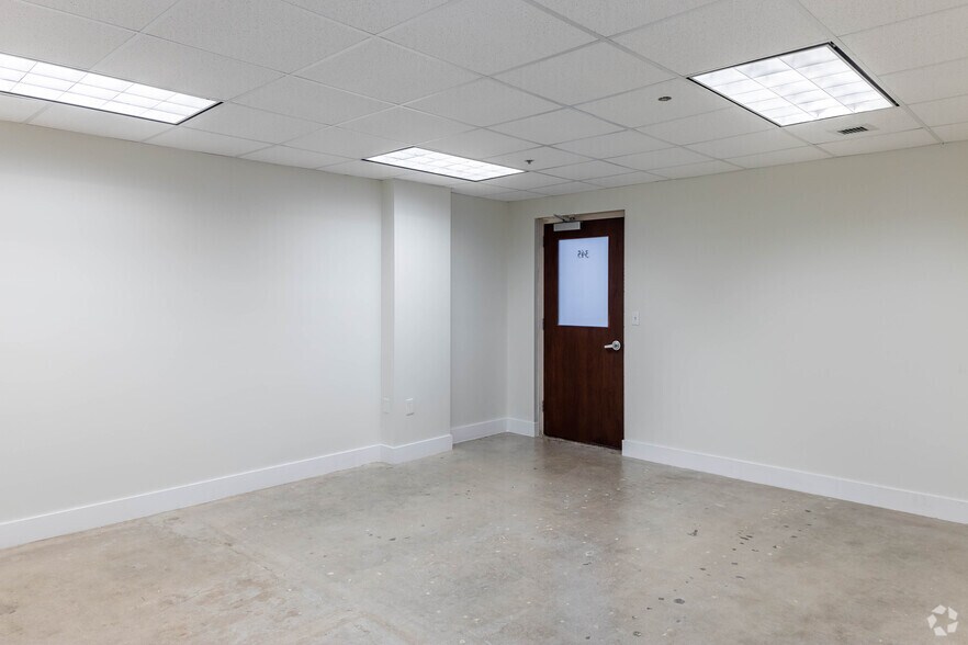 More Photos Of 420 Lincoln Rd, Miami Beach Loft Creative Space For Lease