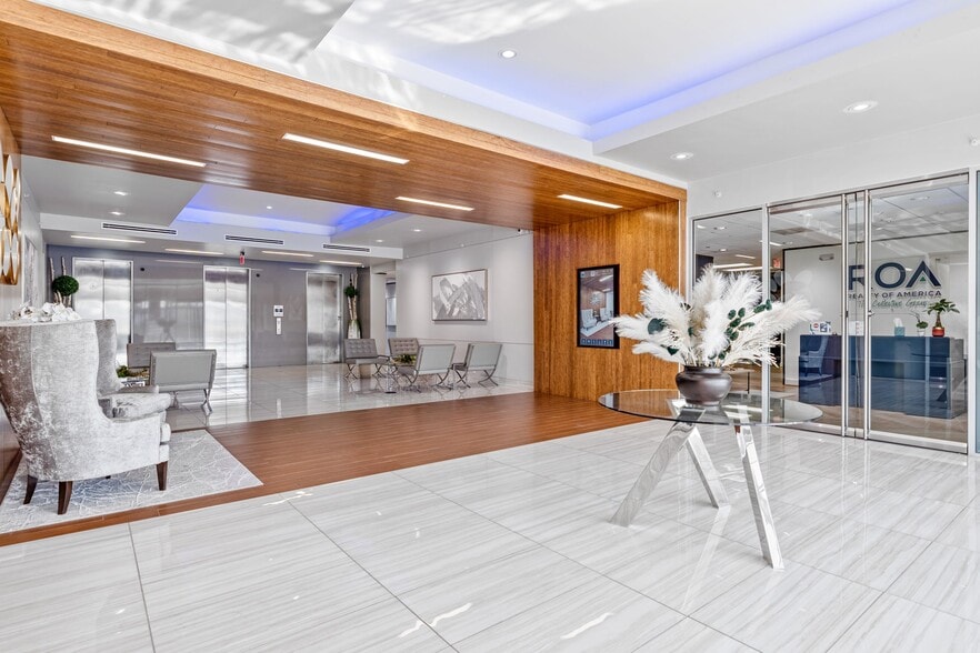 More Photos Of 2550 N Loop Fwy W, Houston Office For Lease