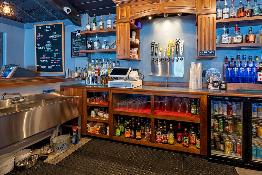 More Photos Of 101 W Monroe St, Carbondale General Retail For Sale