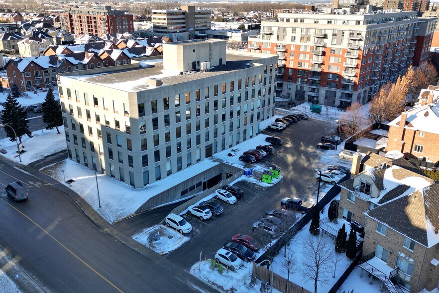More Photos Of 5757 Boul Cavendish, Cote-St-Luc Office For Lease