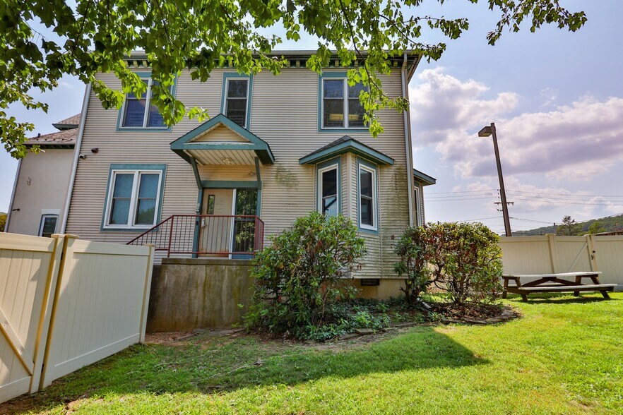 More Photos Of 541 Seneca St, Fountain Hill Healthcare For Sale