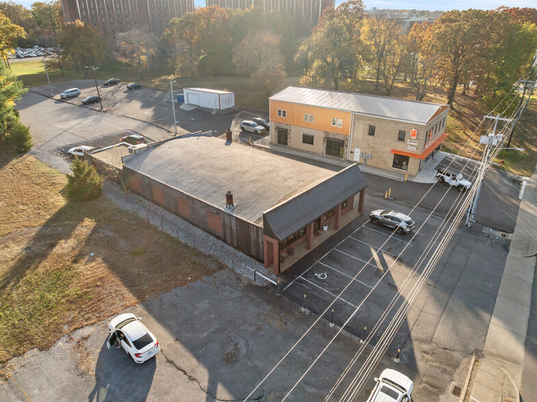 More Photos Of 1301 Chestnut St, Murray Flex For Sale