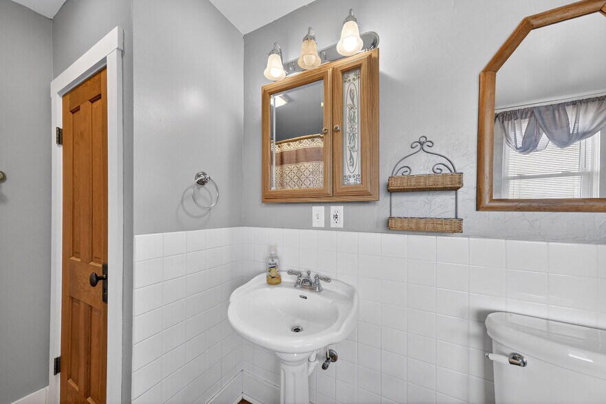 More Photos Of 1011 Market St, Hermann General Retail For Sale