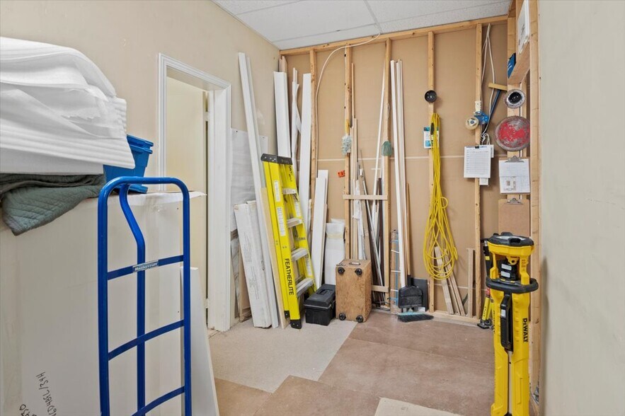 More Photos Of 48 Water St, Port Perry Storefront For Lease