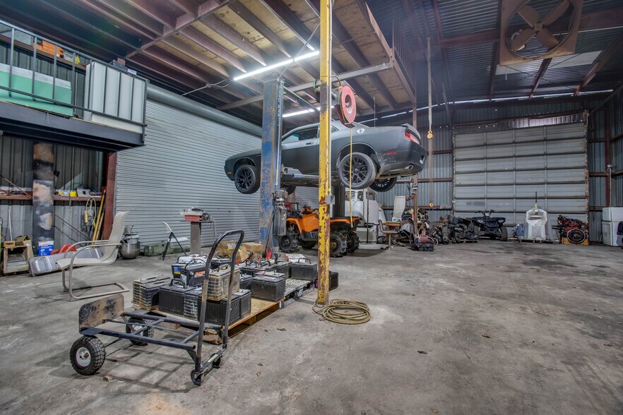 More Photos Of 113 Pin Oak Dr, Highlands Contractor Storage Yard For Sale
