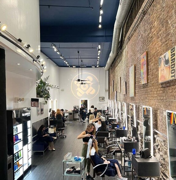 More Photos Of 170 Mercer St, New York Storefront For Sale