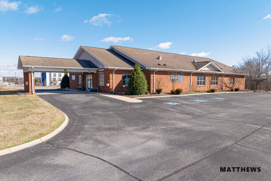 Primary Photo Of 1524 Sparta St, McMinnville Medical For Sale