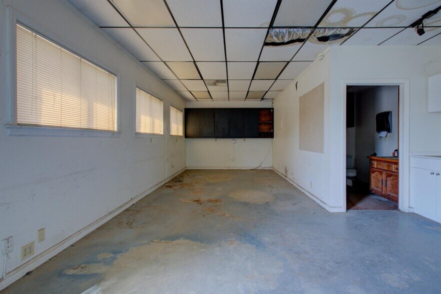 More Photos Of 19903 First St, Hilmar Flex For Lease