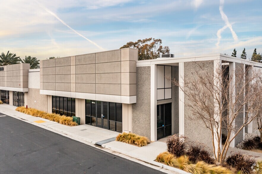More Photos Of 1401 Village Way, Santa Ana Flex For Lease