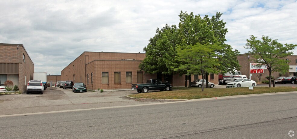 1074 Westport Cres  